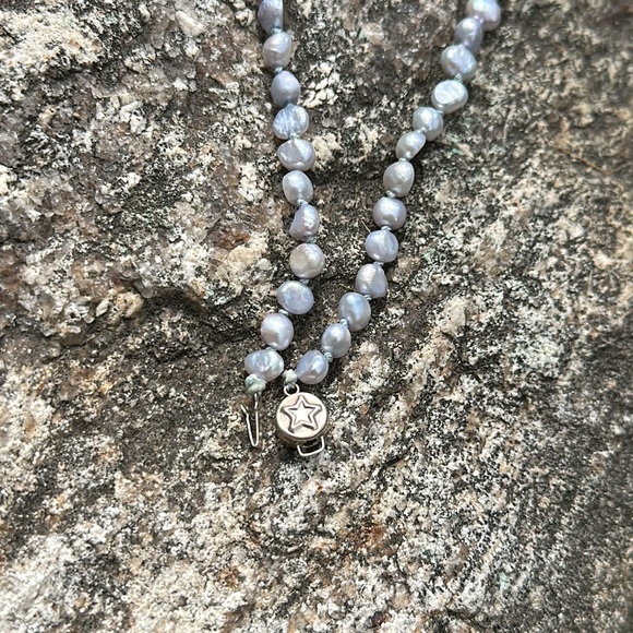 Icy blue pearl necklace - Picture 5 of 9